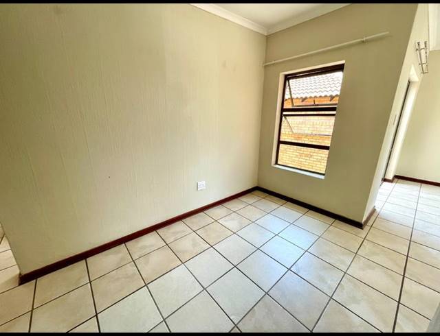 2 BEDROOM TOWNHOUSE FOR SALE IN CHANCLIFF RIDGE